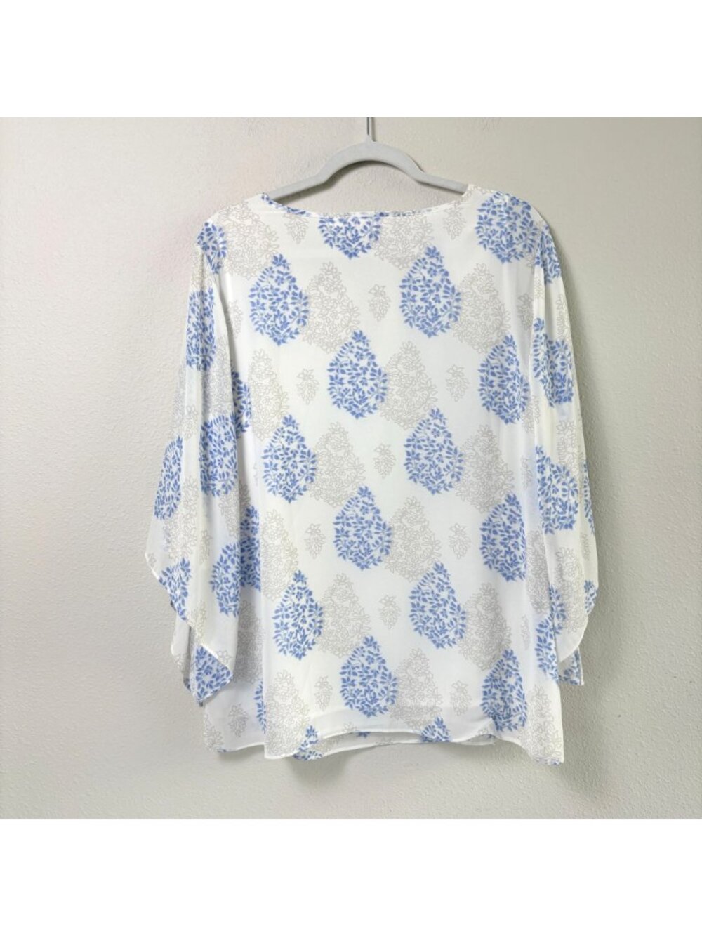 Belle Kim Gravel Floral Medallion Blouse Size L Blue Gray Embroidered A374452 - Picture 4 of 13
